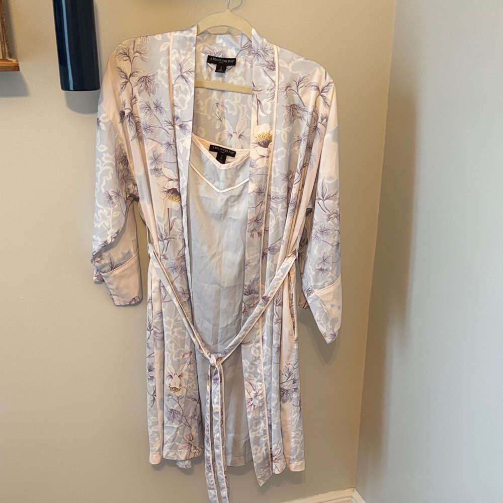 A Pea in the Pod Floral Robe and Nightgown Set